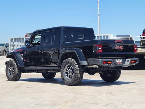 Black Clearcoat 2026 Jeep Gladiator Mojave
