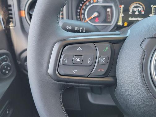 Black Clearcoat 2026 Jeep Gladiator Mojave