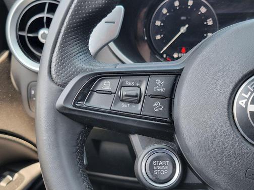 2024 Alfa Romeo Stelvio Base