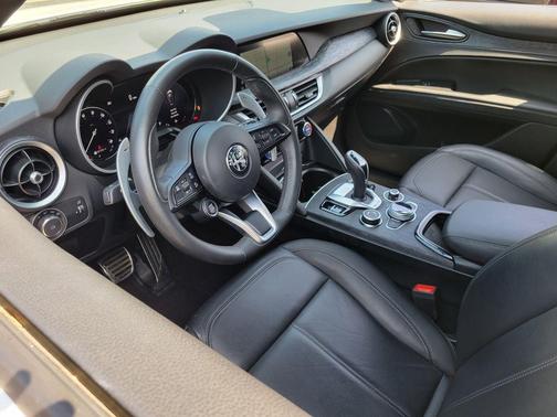 2024 Alfa Romeo Stelvio Base
