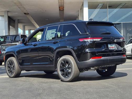 2026 Jeep Grand Cherokee Laredo