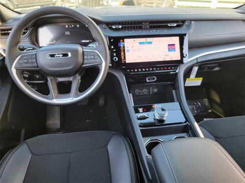 2026 Jeep Grand Cherokee Laredo