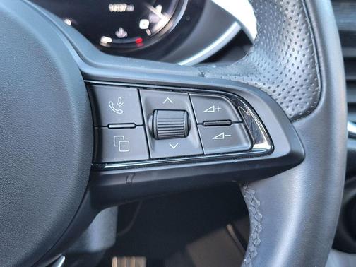 2024 Alfa Romeo Stelvio Base