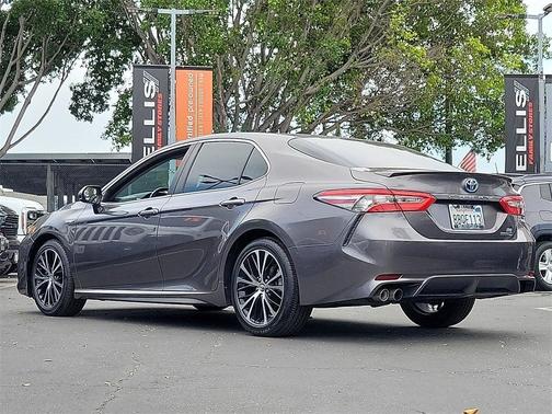 2018 Toyota Camry Hybrid SE