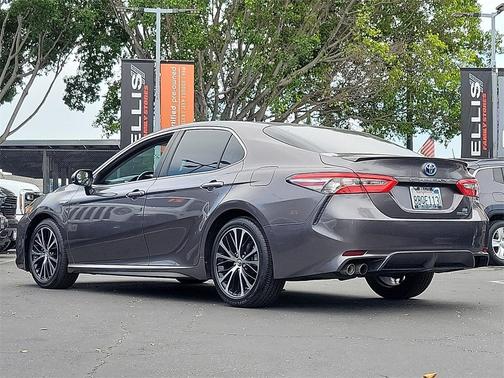 2018 Toyota Camry Hybrid SE