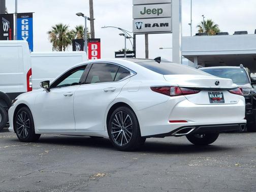 White Pearl 2025 Lexus ES 350 350