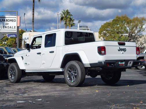 2026 Jeep Gladiator Sport