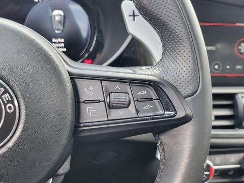 Alfa White 2024 Alfa Romeo Giulia Base