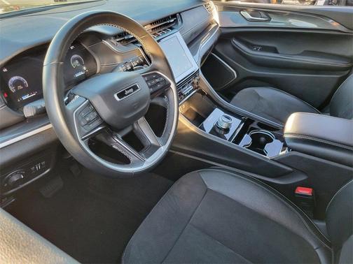 2022 Jeep Grand Cherokee L Laredo