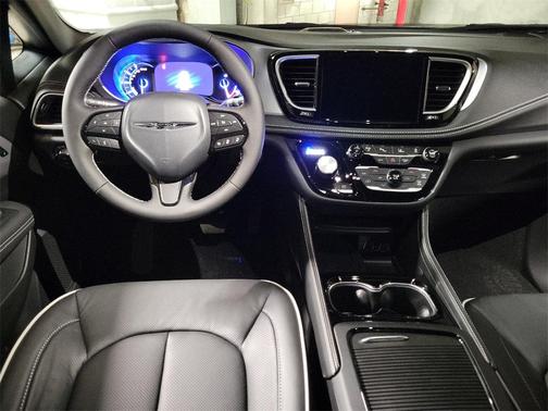 2025 Chrysler Pacifica Hybrid Select