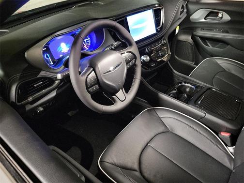 2025 Chrysler Pacifica Hybrid Select