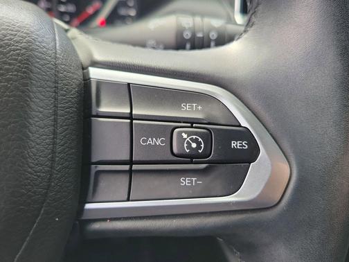 Bright White Clearcoat 2022 Jeep Compass Altitude