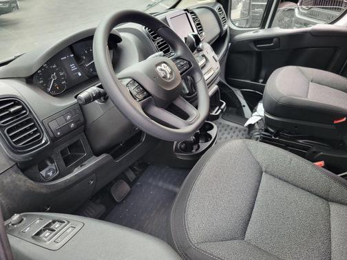 Bright White Clearcoat 2026 RAM ProMaster 1500 Low Roof