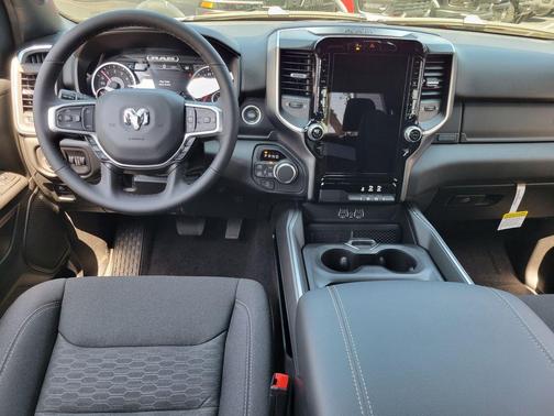 Molten Red Pearlcoat 2026 RAM 1500 Big Horn/Lone Star