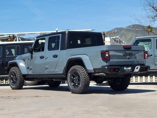 2026 Jeep Gladiator Sport