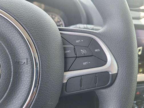 Sting Gray Clearcoat 2023 Jeep Renegade Latitude
