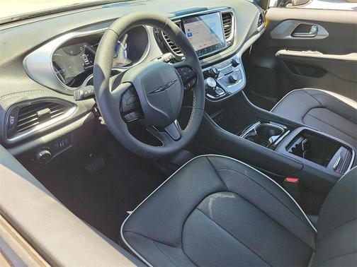 2025 Chrysler Pacifica Hybrid Select