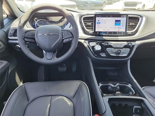 2025 Chrysler Pacifica Hybrid Select