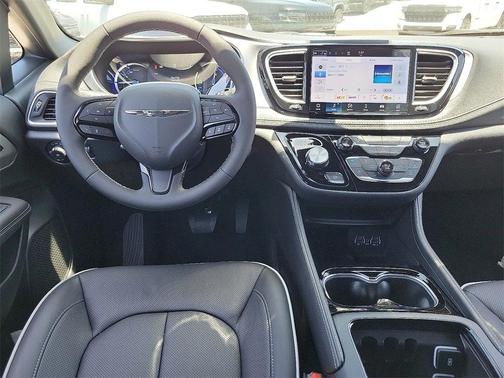 2025 Chrysler Pacifica Hybrid Select