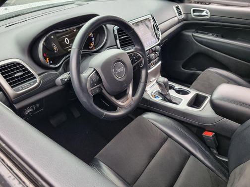 Bright White Clearcoat 2021 Jeep Grand Cherokee Laredo X