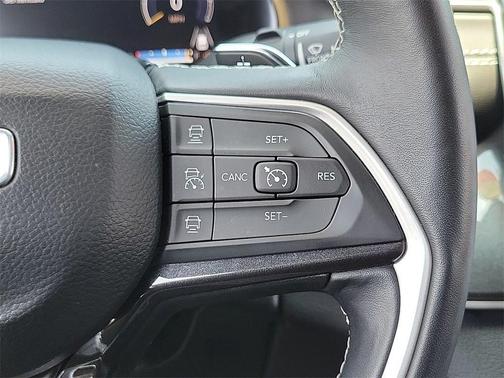 2022 Jeep Grand Cherokee L Laredo