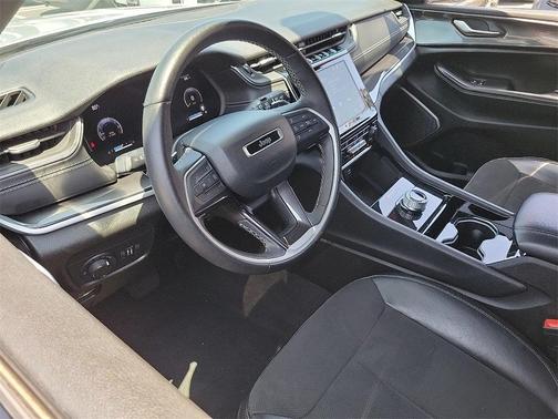 2022 Jeep Grand Cherokee L Laredo