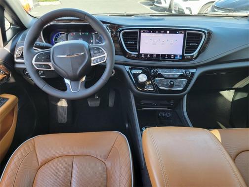 2023 Chrysler Pacifica Hybrid Pinnacle