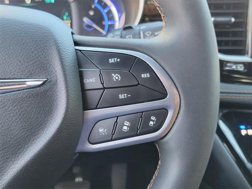 2023 Chrysler Pacifica Hybrid Pinnacle
