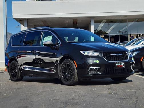 2023 Chrysler Pacifica Hybrid Pinnacle