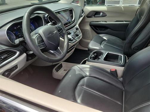 2023 Chrysler Pacifica Touring-L