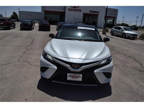 Photo 3 of 26 of 2018 Toyota Camry XSE