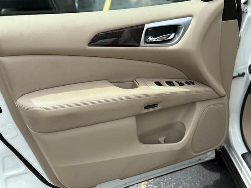 2015 Nissan Pathfinder SL