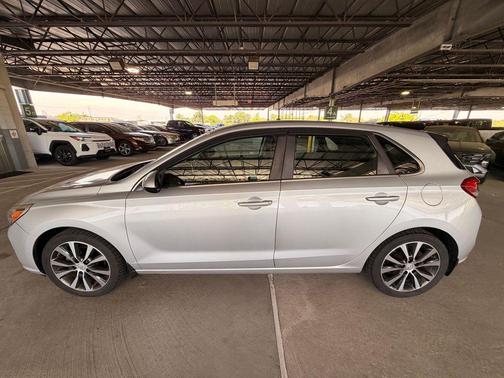 Symphony Air Silver 2018 Hyundai Elantra GT Base