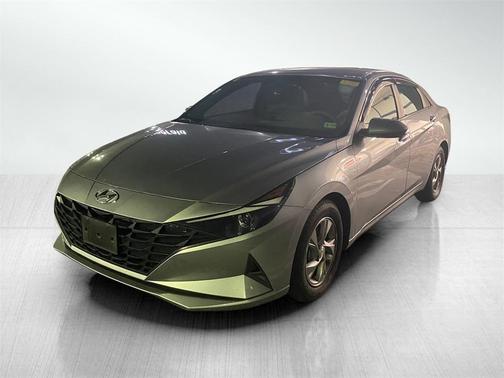 2022 Hyundai ELANTRA SE