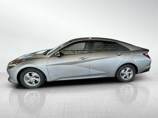 2022 Hyundai ELANTRA SE