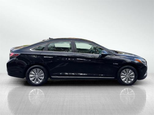 2017 Hyundai SONATA Hybrid SE