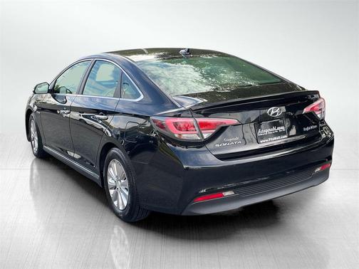 2017 Hyundai SONATA Hybrid SE