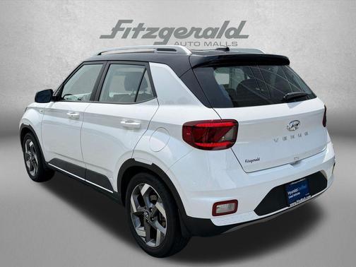 Lunar White w/Black Roof 2025 Hyundai VENUE Limited