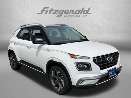 Lunar White w/Black Roof 2025 Hyundai VENUE Limited