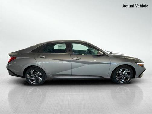 2025 Hyundai ELANTRA SEL