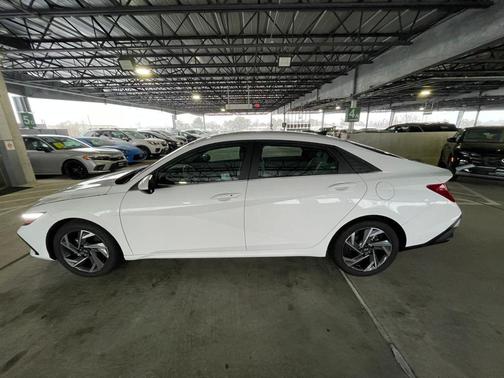 2025 Hyundai ELANTRA SEL