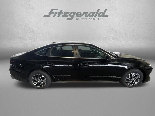 2026 Hyundai SONATA Hybrid Base