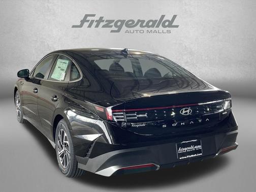 2026 Hyundai SONATA Hybrid Base