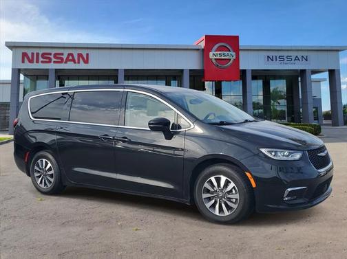 2022 Chrysler Pacifica Hybrid Touring L