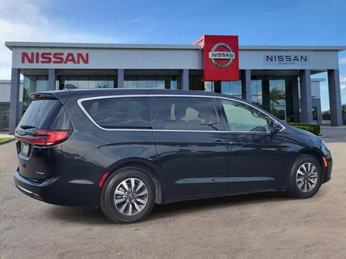 2022 Chrysler Pacifica Hybrid Touring L
