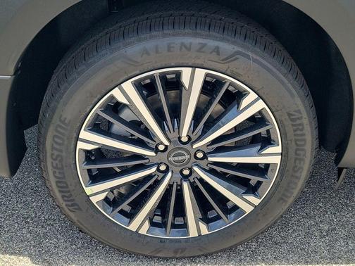 Boulder Gray Pearl/Super Black 2026 Nissan Pathfinder Platinum