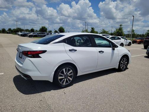 Fresh Powder 2024 Nissan Versa 1.6 S