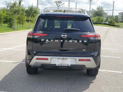 2024 Nissan Pathfinder SL FWD