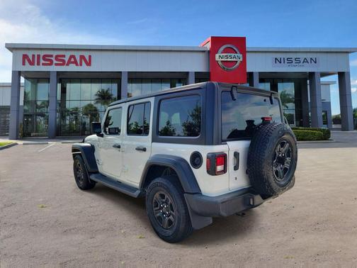 Bright White Clearcoat 2018 Jeep Wrangler Unlimited Sport