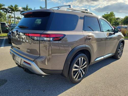 2024 Nissan Pathfinder Platinum 4WD